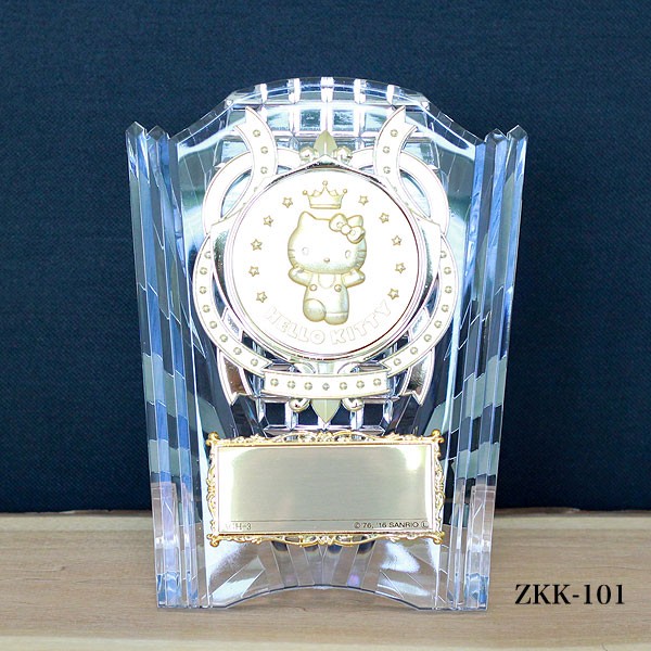 Hello Kittyの楯：樹脂製（高さ175mm幅135mm）ZKK101（文字彫刻